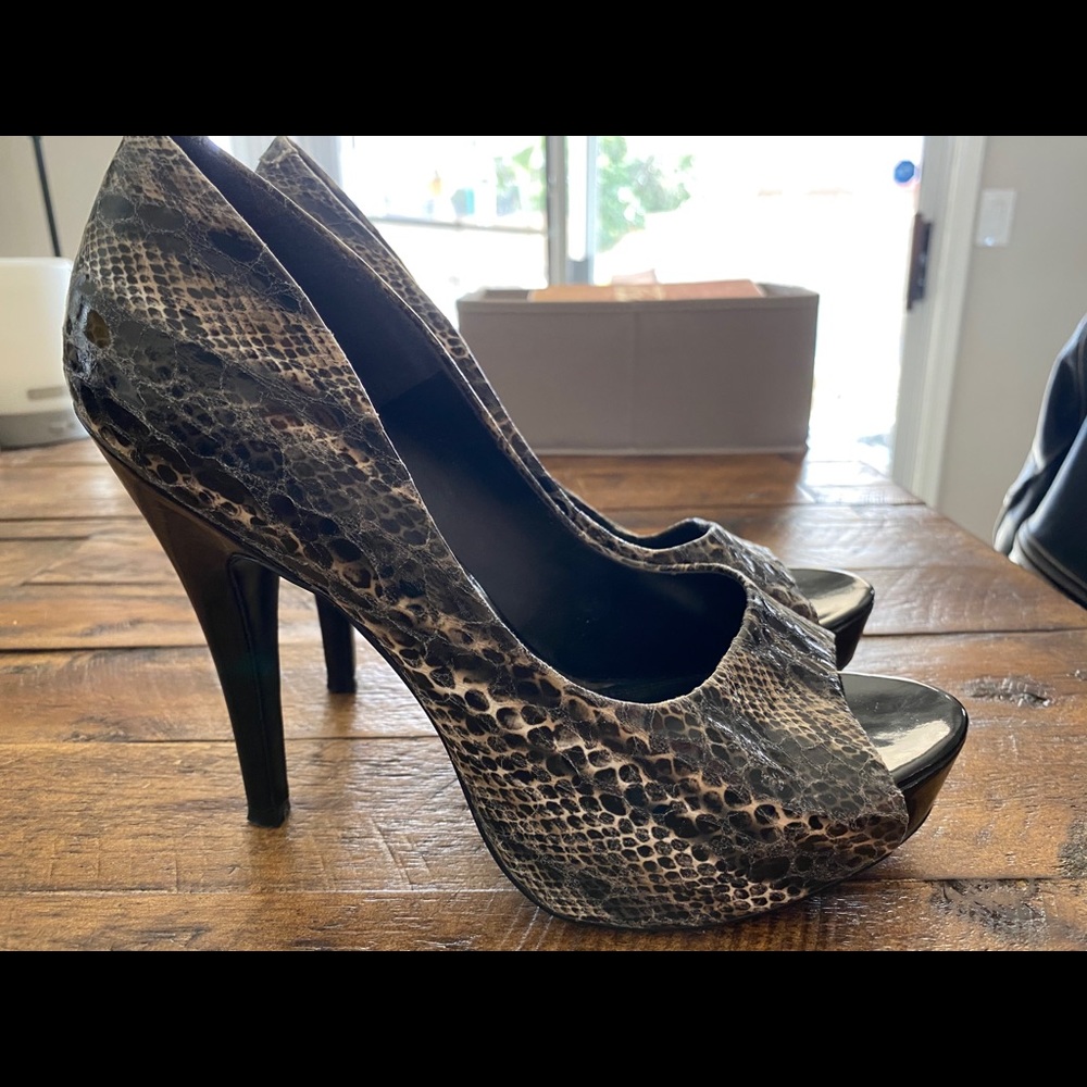 BRAND NEW Snake / Python Heels - Picture 2 of 6